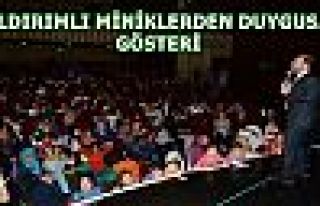 YILDIRIMLI MİNİKLERDEN DUYGUSAL GÖSTERİ